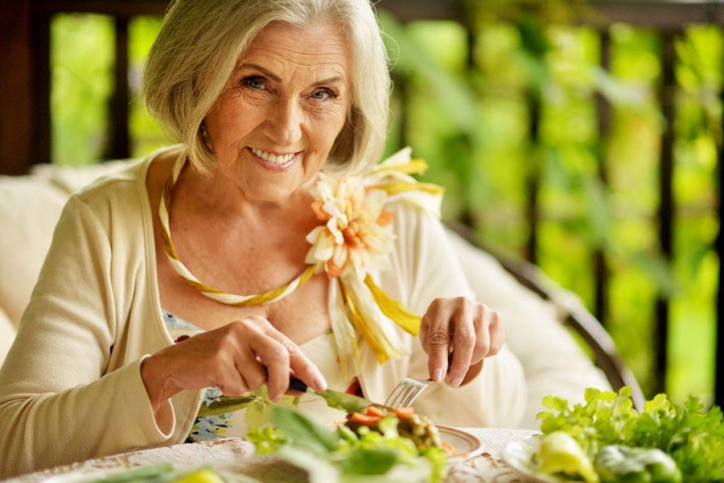 woman eating and learning healthy eating tips for seniors
