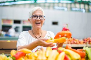 Senior shopping for heart healthy foods for seniors